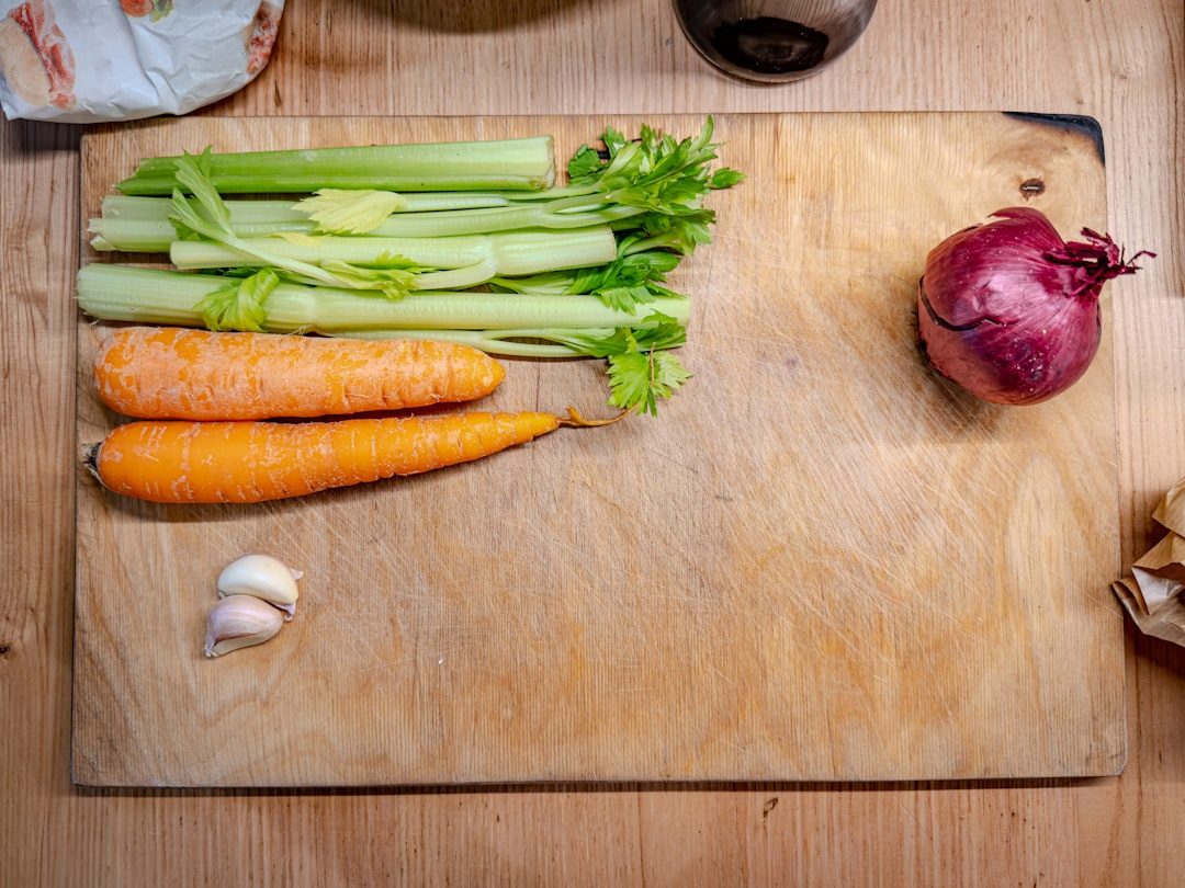 Fresh vegetables on a cutting board, ready for a personalized meal plan