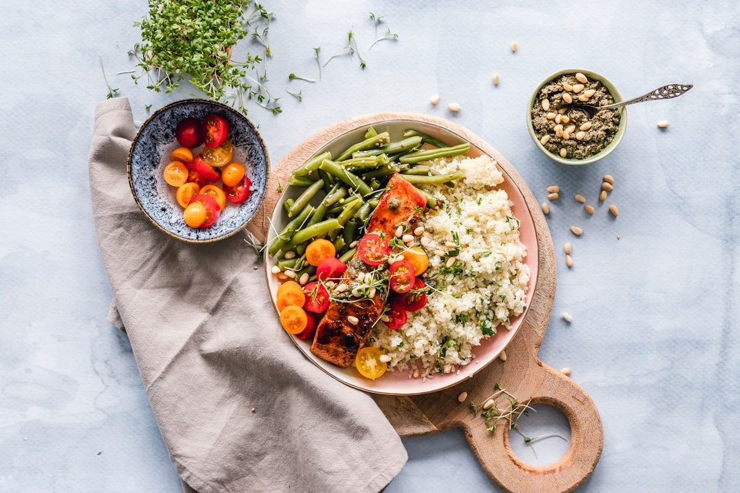 A balanced plate of salmon and quinoa with fresh vegetables